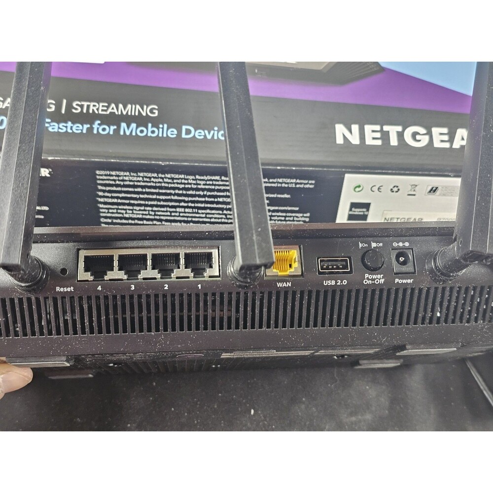 NETGEAR Nighthawk R7000 AC1900 Dual-Band WiFi Router - Picture 4 of 9